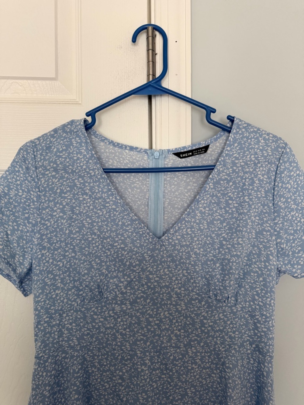 SHEIN Light Blue Floral V-Neck Mini Dress